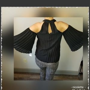 Grayson/Threads black cold shoulder top NWT